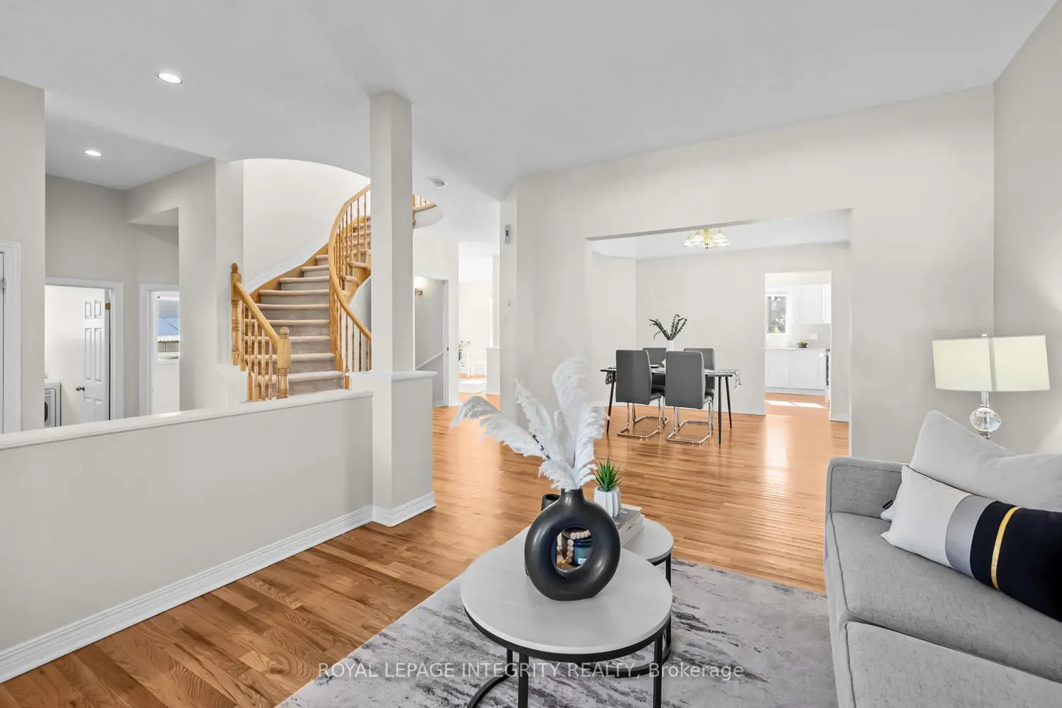 4 Tamarack Place photo 2