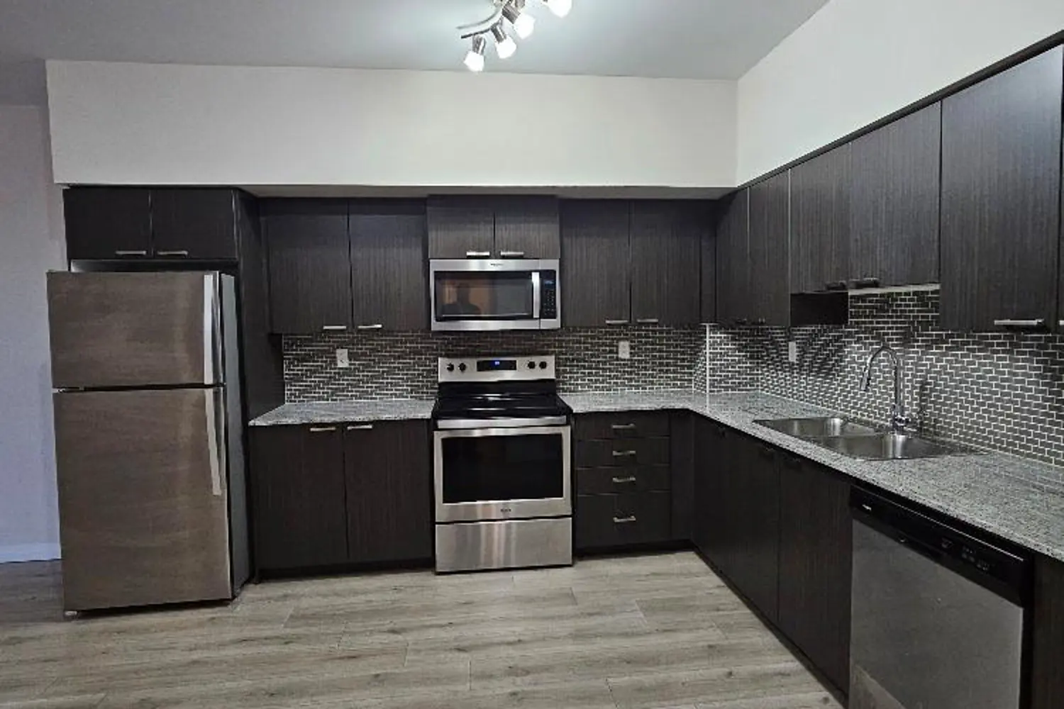 2152 Lawrence Avenue 101 photo 3