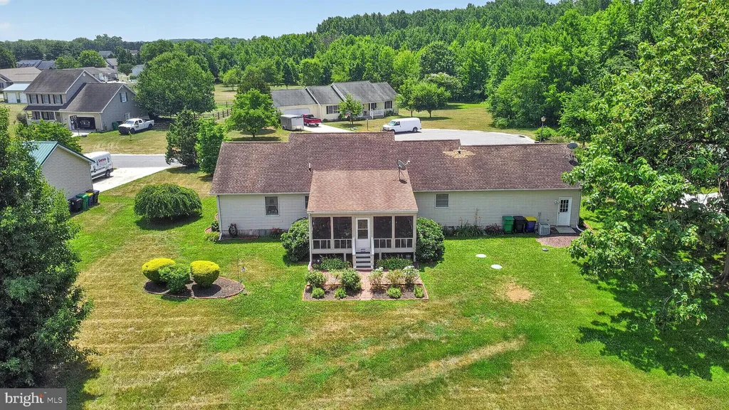 614 Fieldcrest Drive, Dover, DE 19904 photo 2