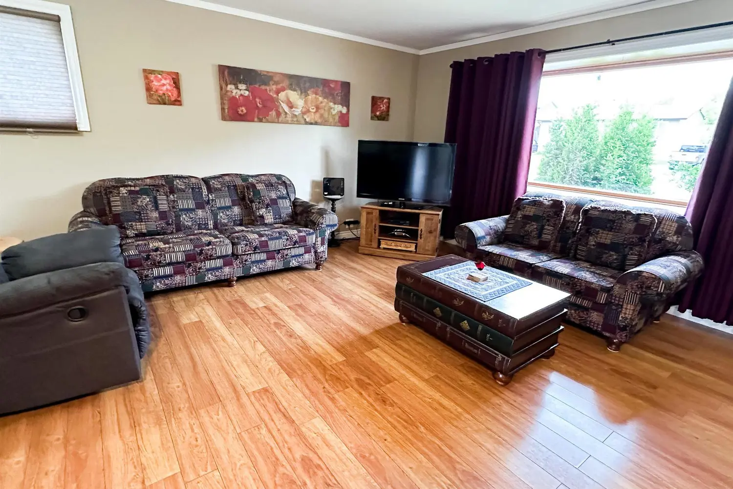 128 Dickenson Road photo 3