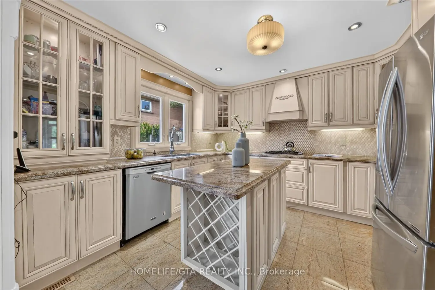 110 Rylander Boulevard photo 4