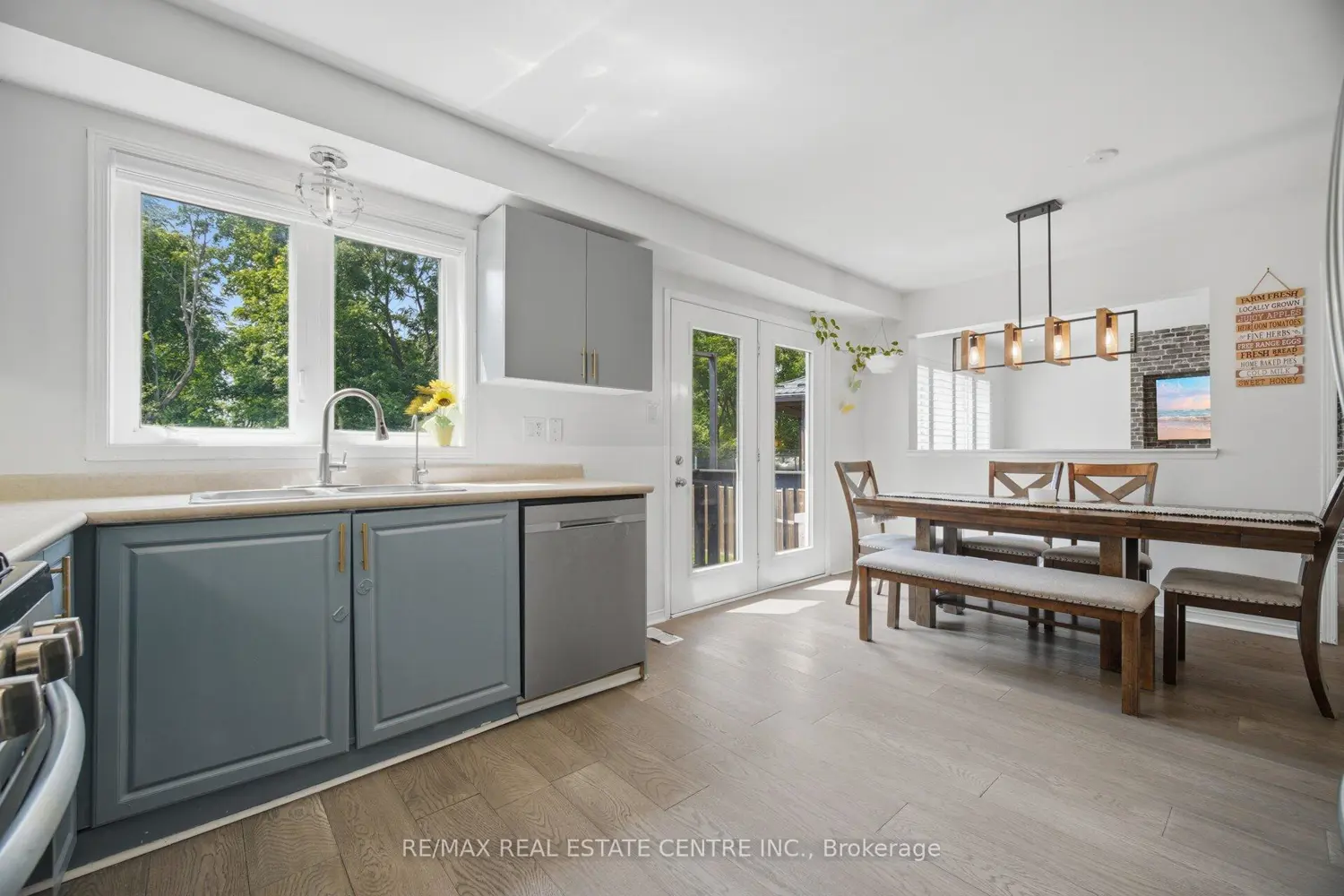 71 Barrett Avenue photo 5