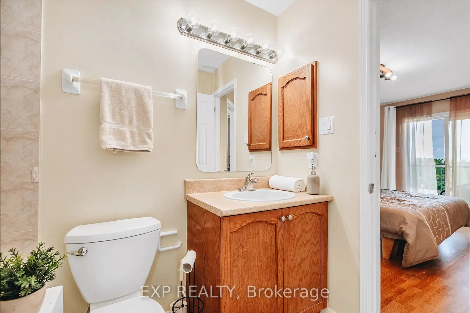555 Reardon Private photo 4