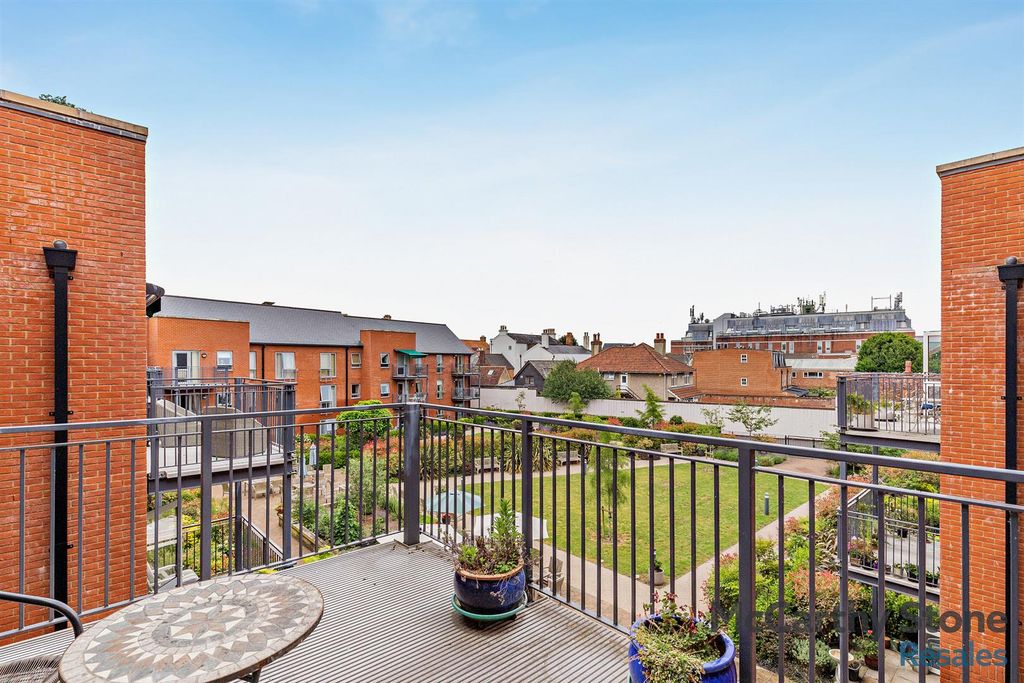 2 bed flat for saleMonument Place, Endless Street, Salisbury SP1 photo 4