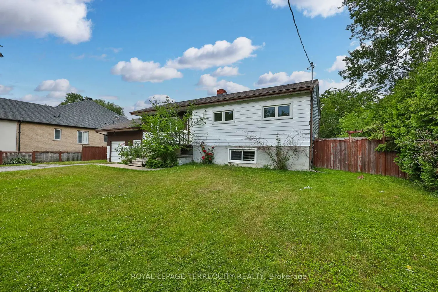 254 Lakeland Crescent photo 3