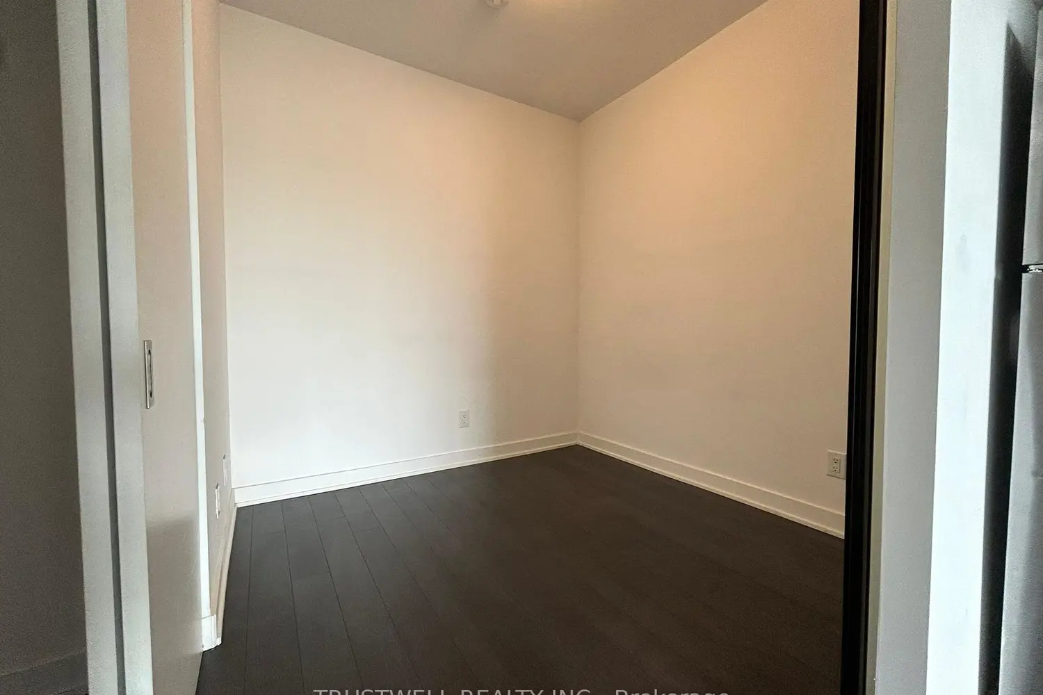 2799 Kingston Road 308 photo 4