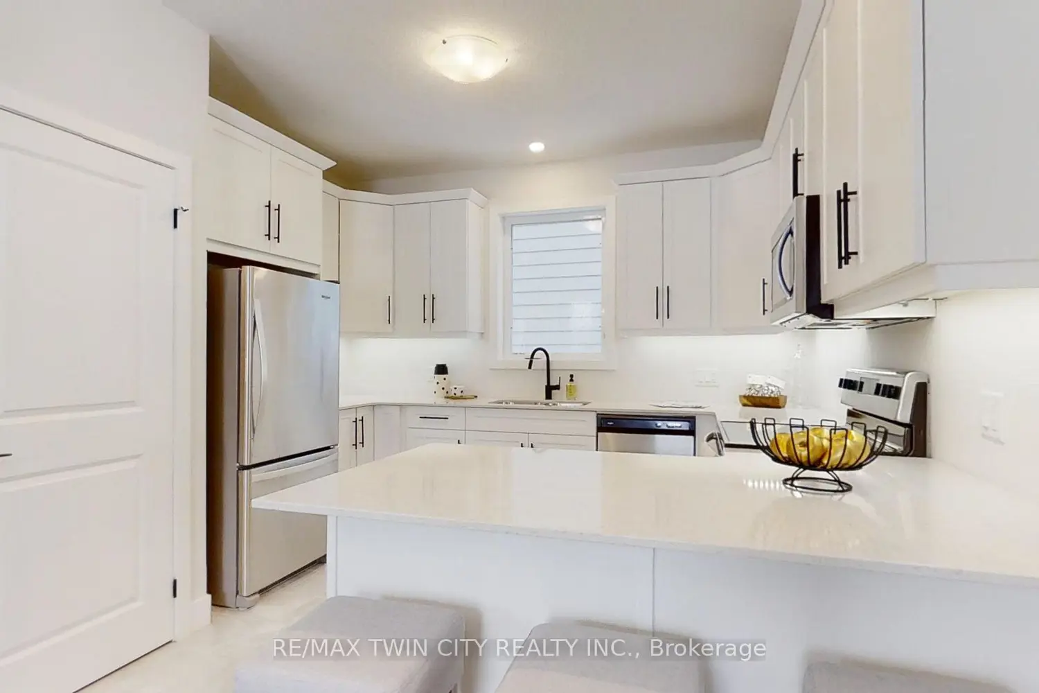 1715 Fairfield Road photo 3