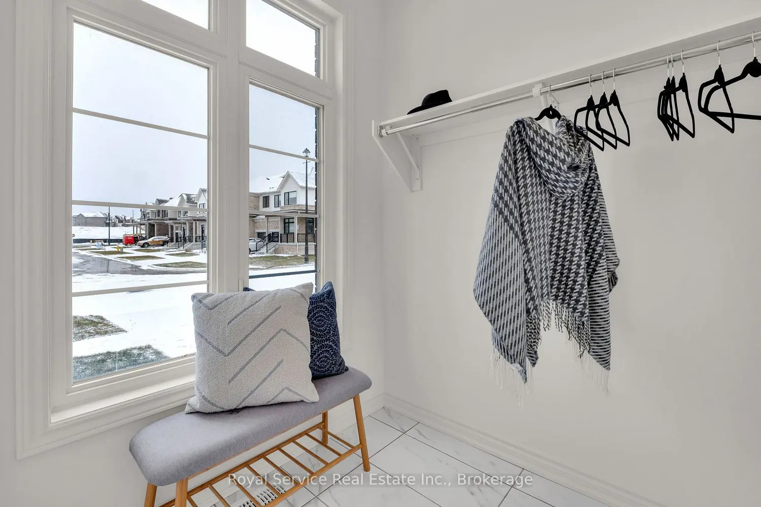 472 Trevor Street photo 3