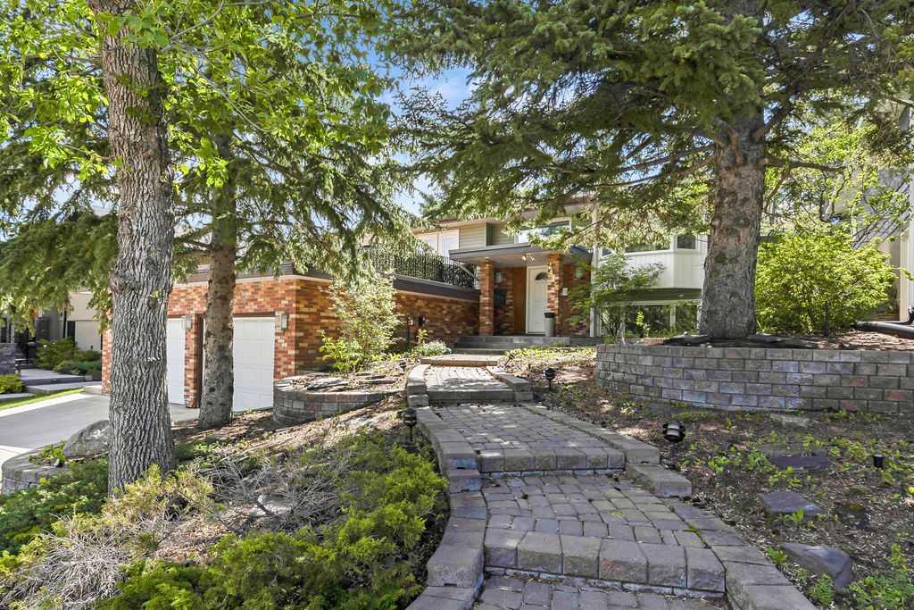 2415 Chicoutimi Drive NW, Calgary, AB, T2L 0W2