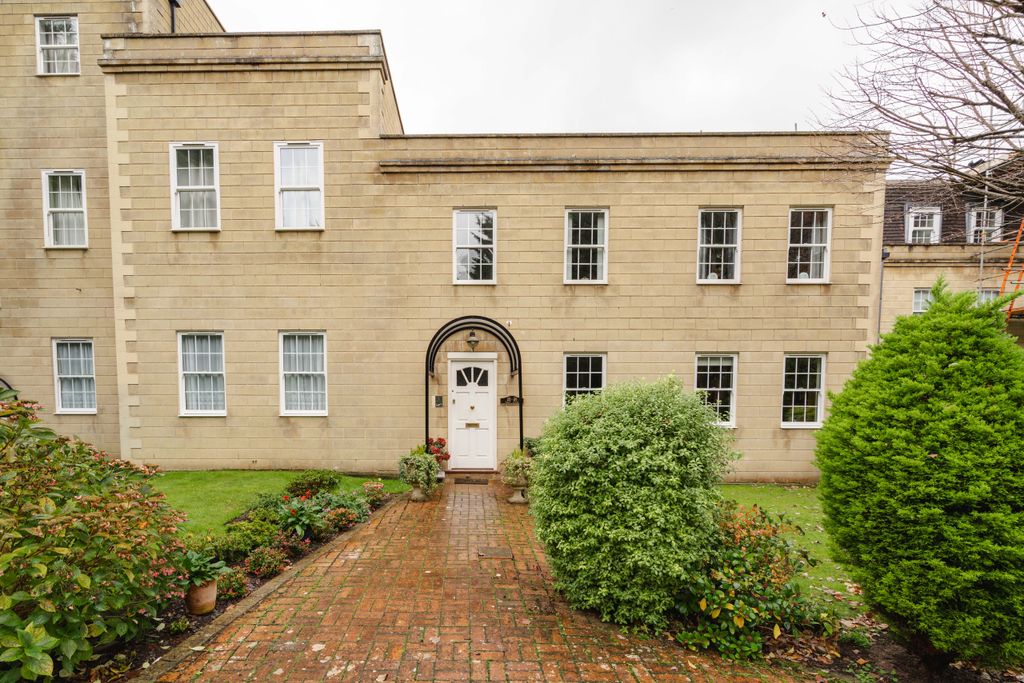 2 bed flat for saleCedar Hall, Frenchay BS16