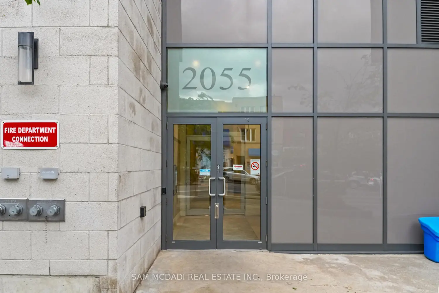 2055 Danforth Avenue 903 photo 2