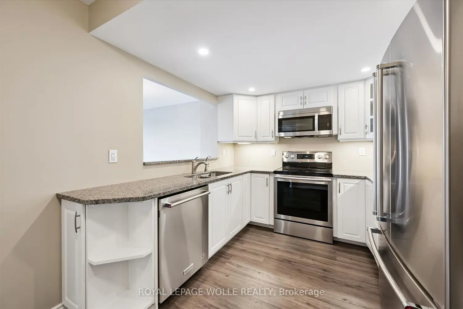 6 Willow Street 2203 photo 3