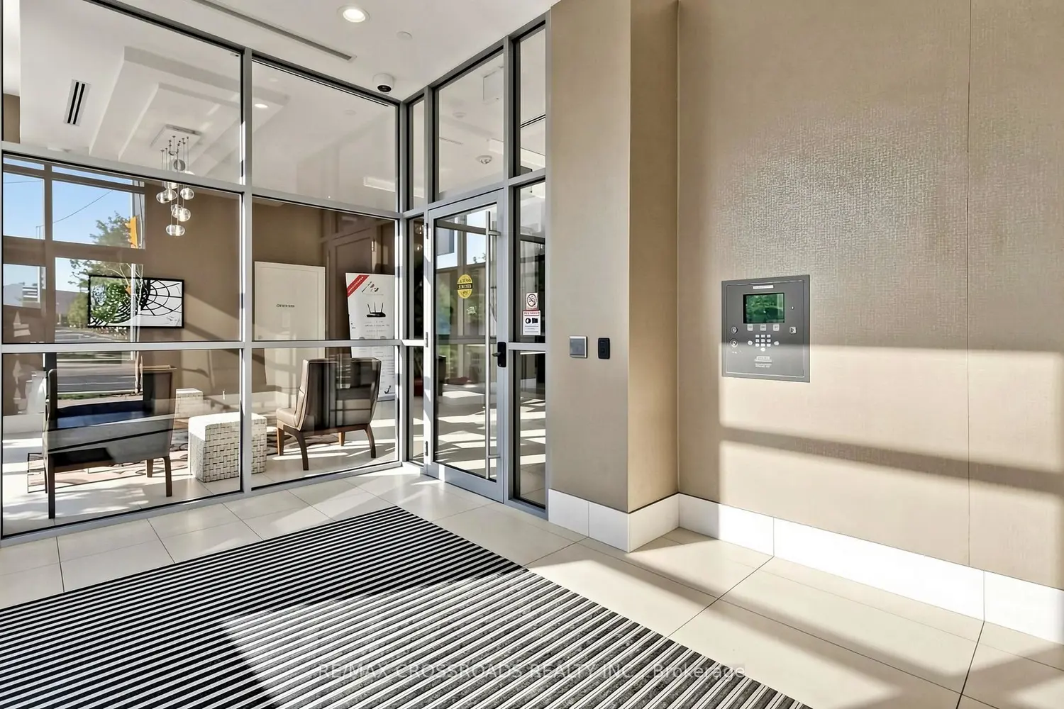 275 Yorkland Road 1501
