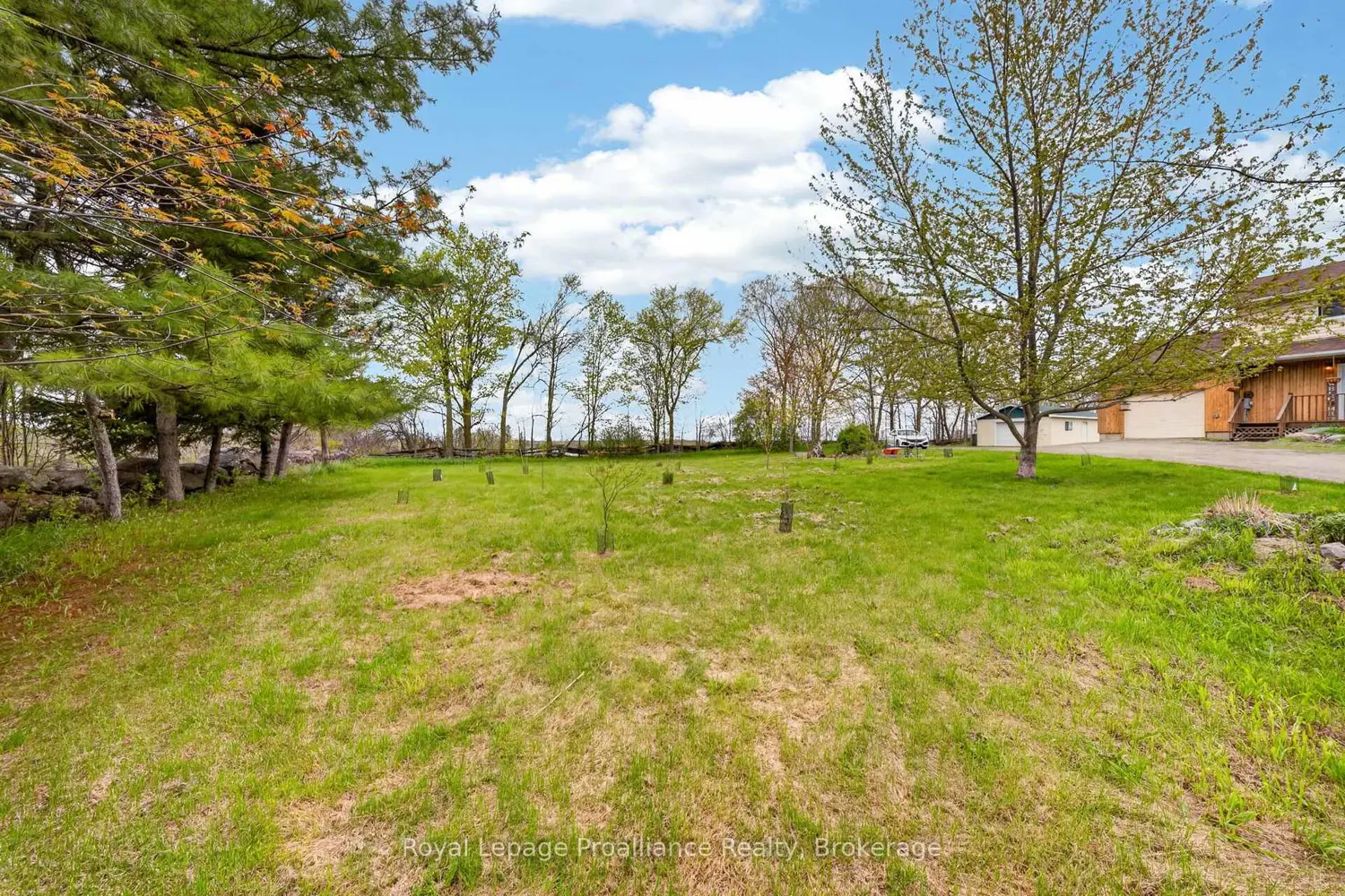 235 East Hungerford Road photo 4