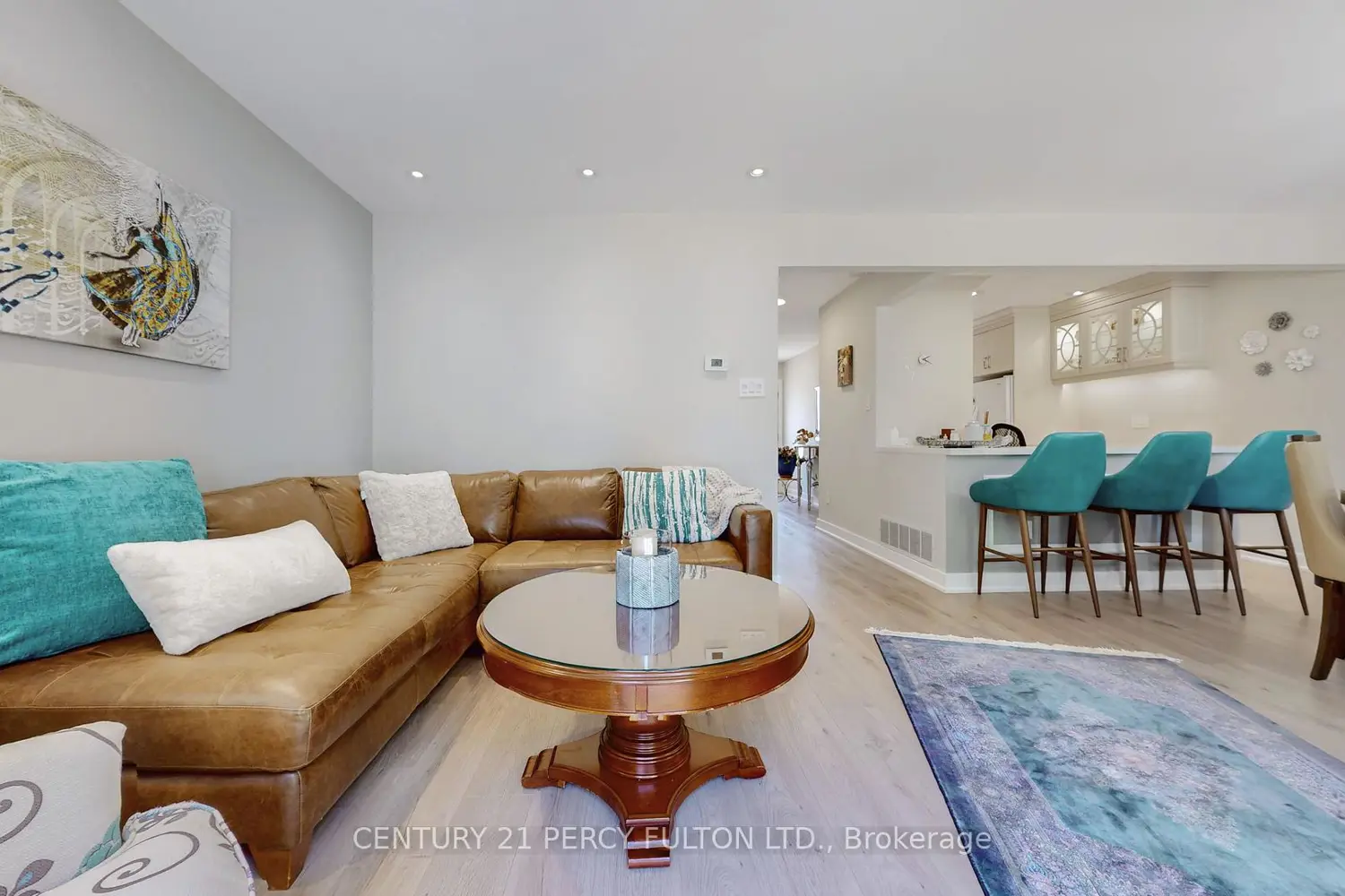 158 Holm Crescent photo 5