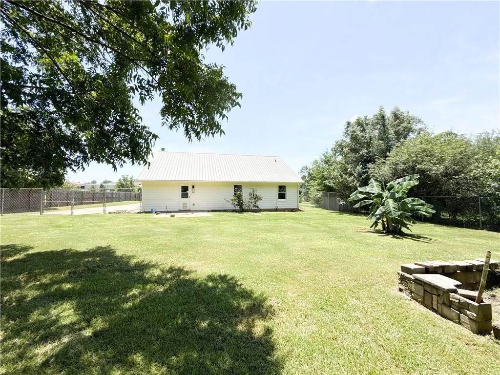 740 Cummings Rd, Smiths Station, AL 36877