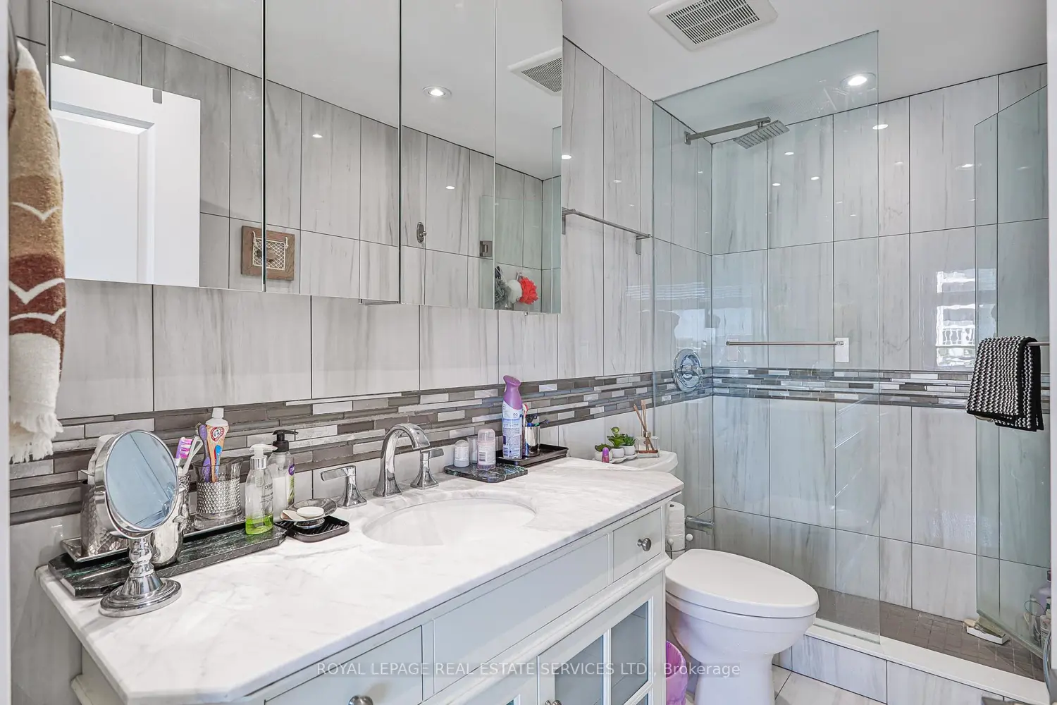 2267 Lakeshore Boulevard 1304 photo 5