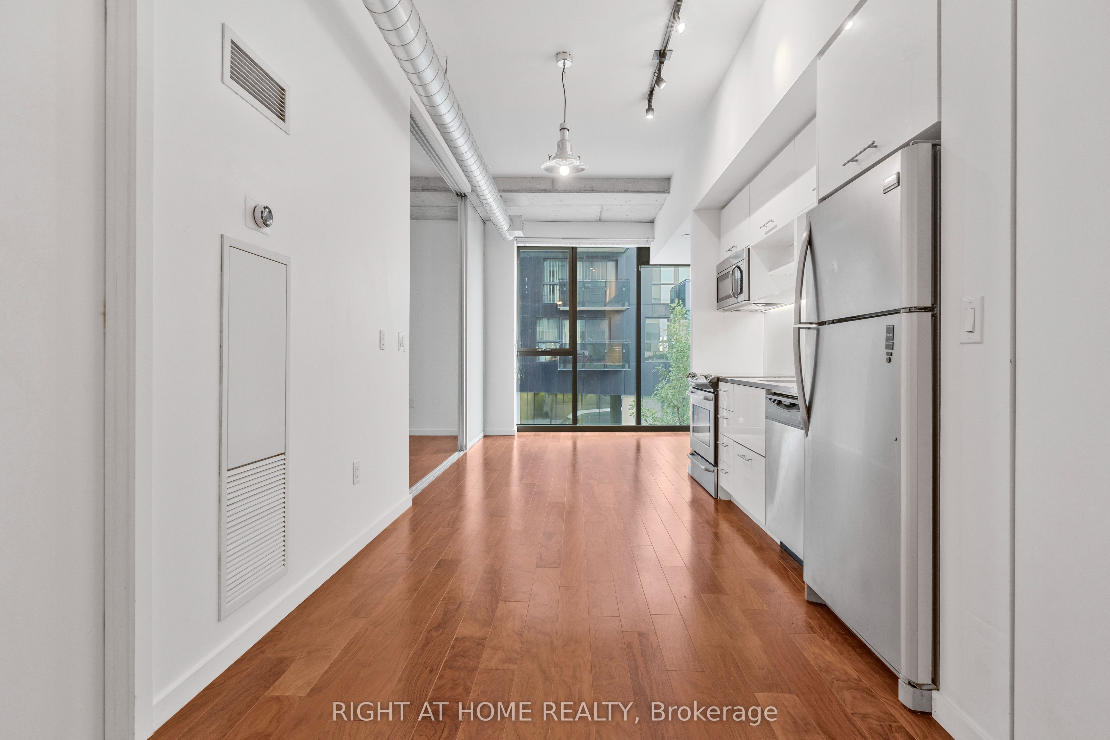 306-32 Trolley Crescent, Toronto, ON, M5A 0E8 photo 4