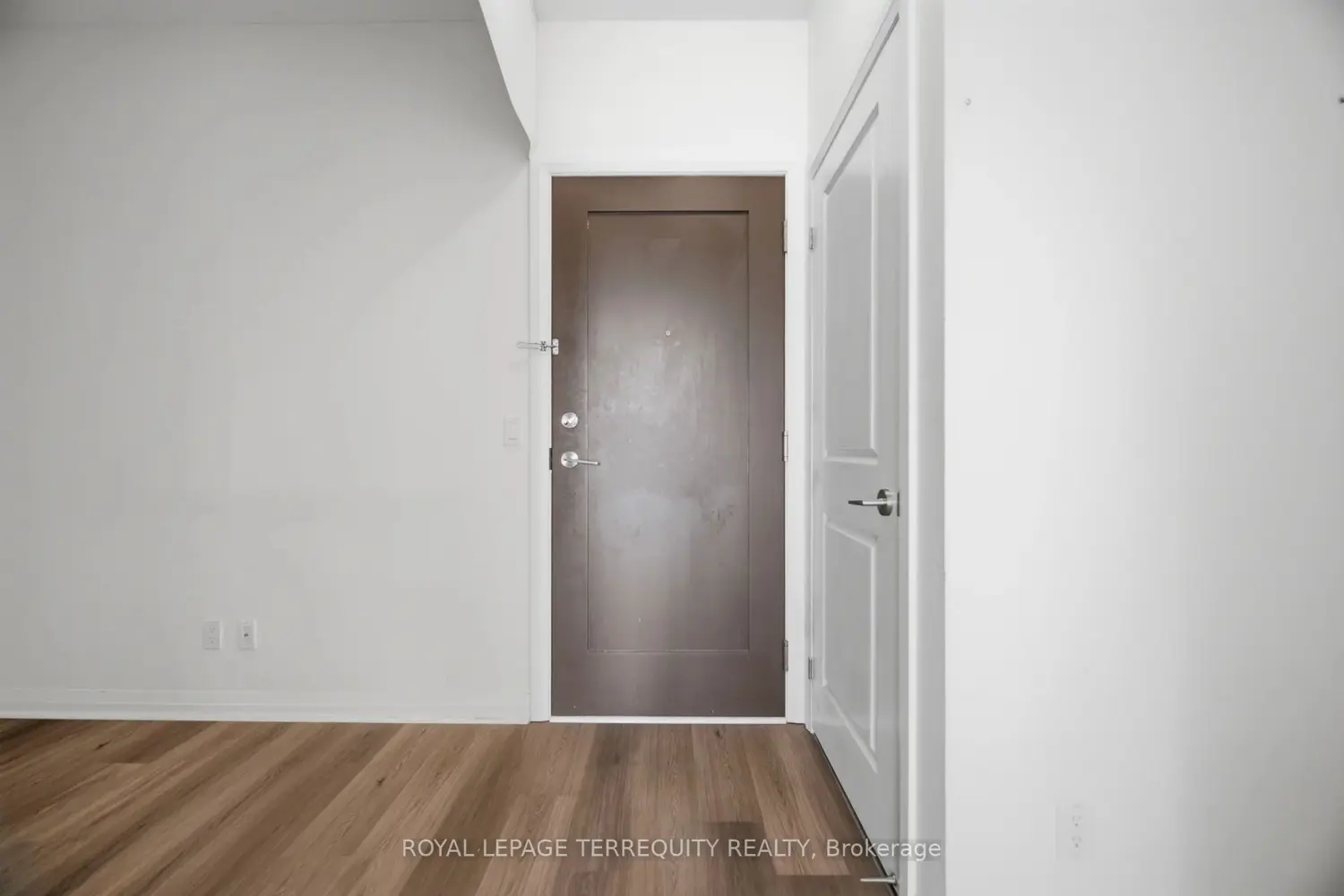 75 Eglinton Avenue 703