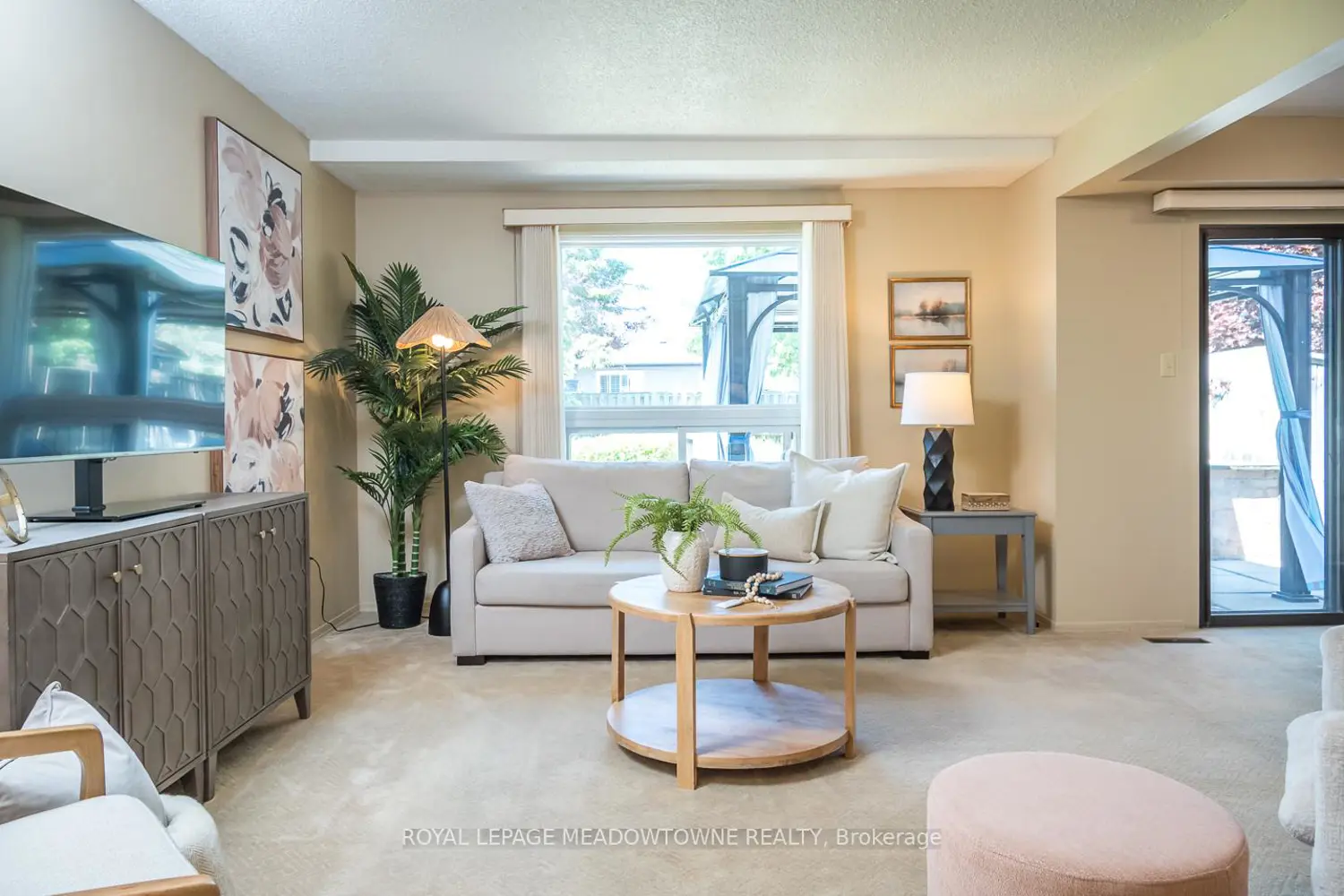 889 Morley Avenue photo 5