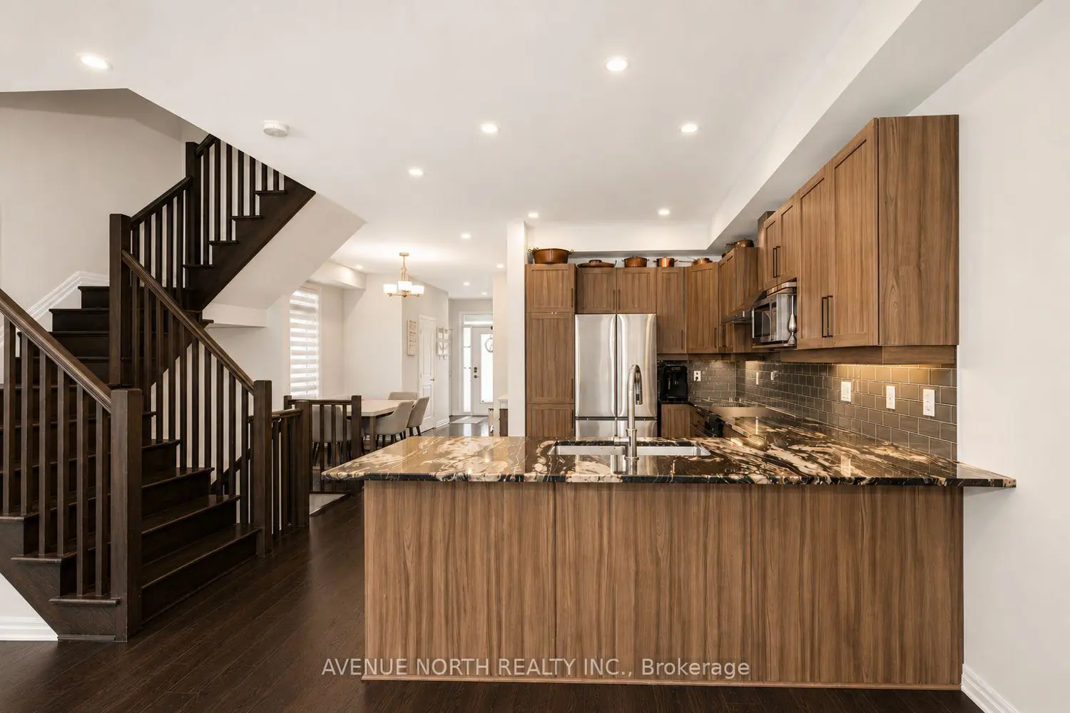 323 Lysander Place photo 5
