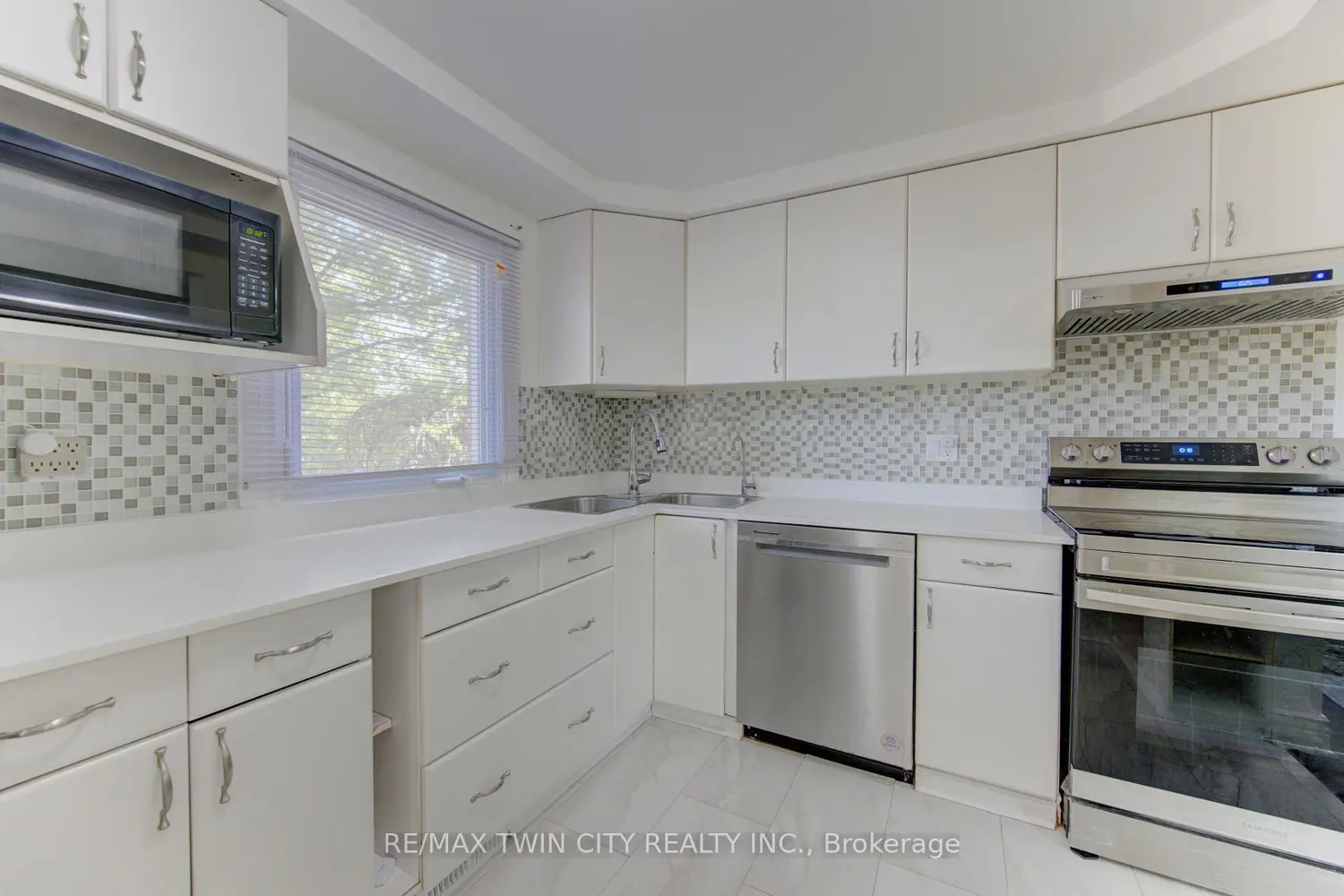 32 Enfield Drive photo 3