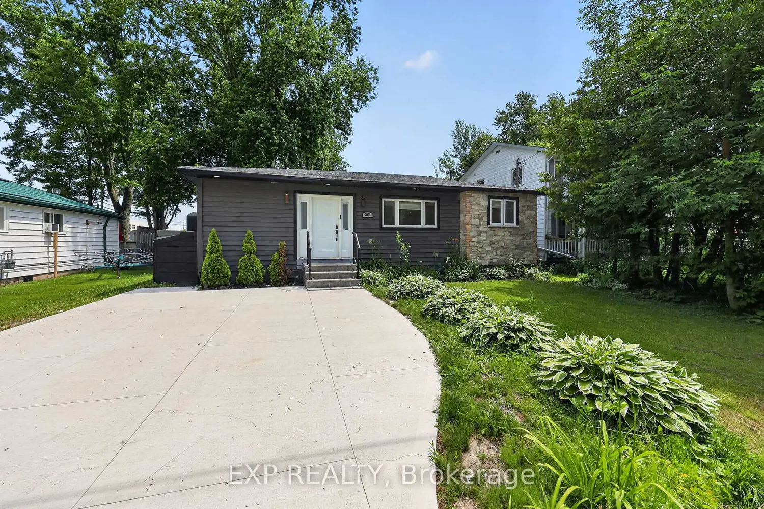 3391 Beachview Avenue photo 2