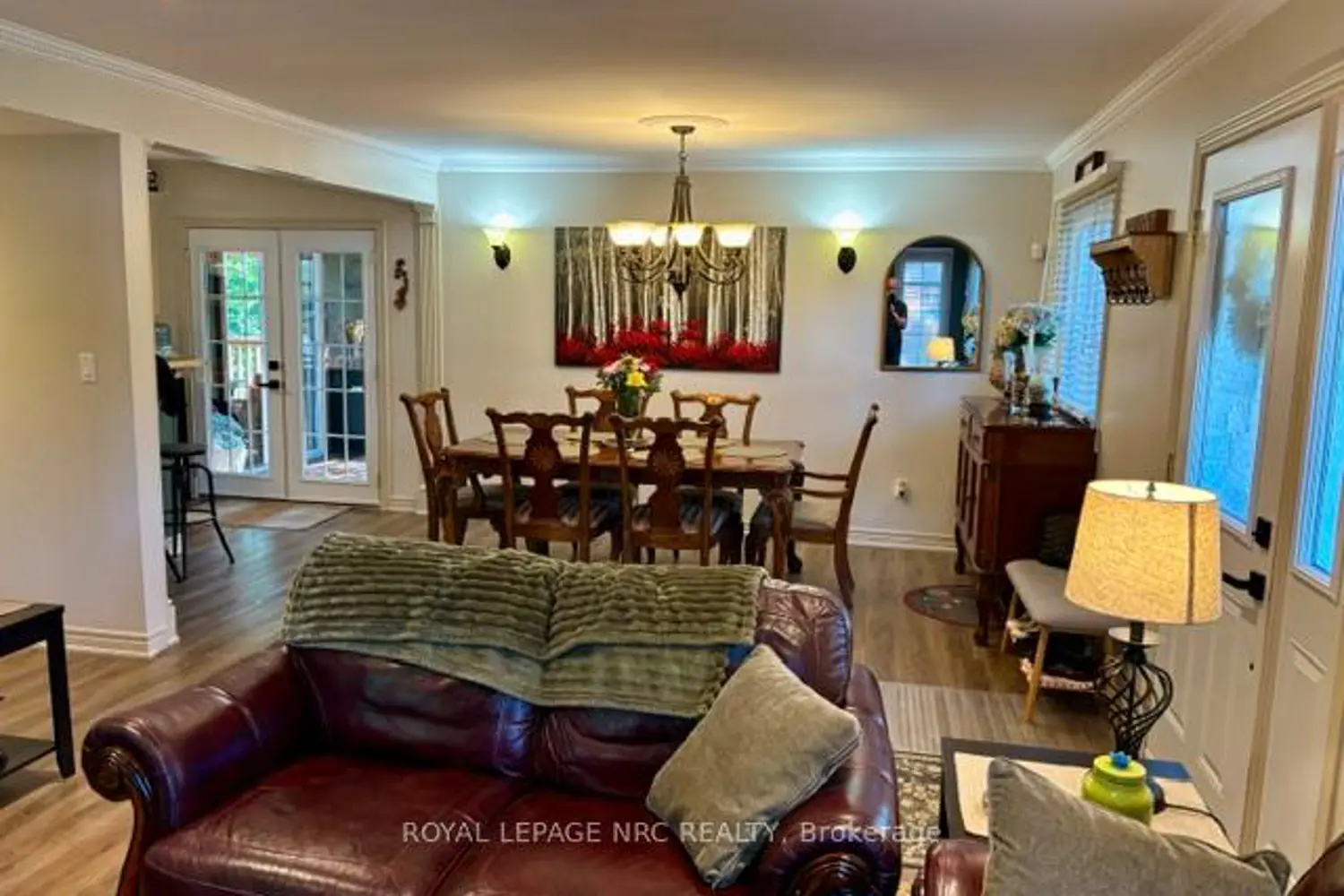 4882 Mapleview Crescent photo 4