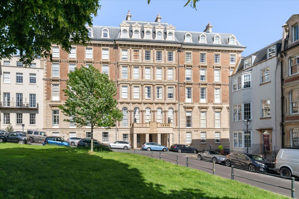 2 bed flat for saleBridge House, Sion Place, Bristol BS8