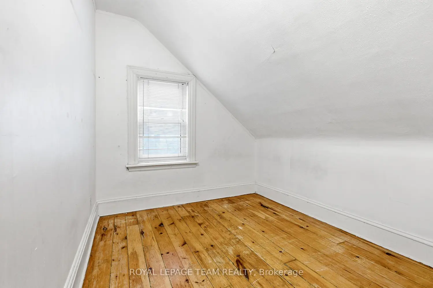 910 Pinecrest Road photo 5