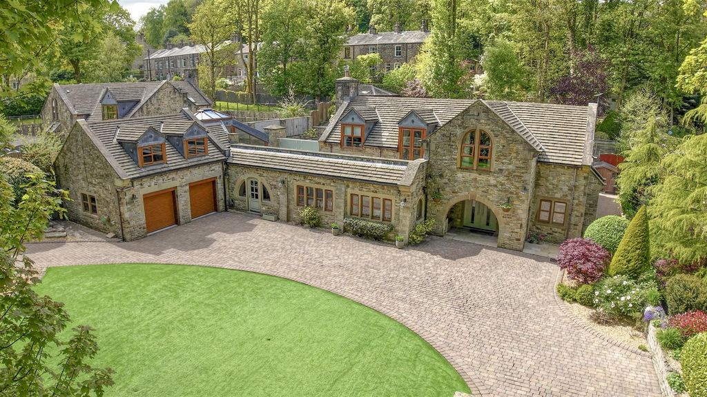 5 bed detached house for saleSunny Bank Road, Helmshore, Rossendale BB4