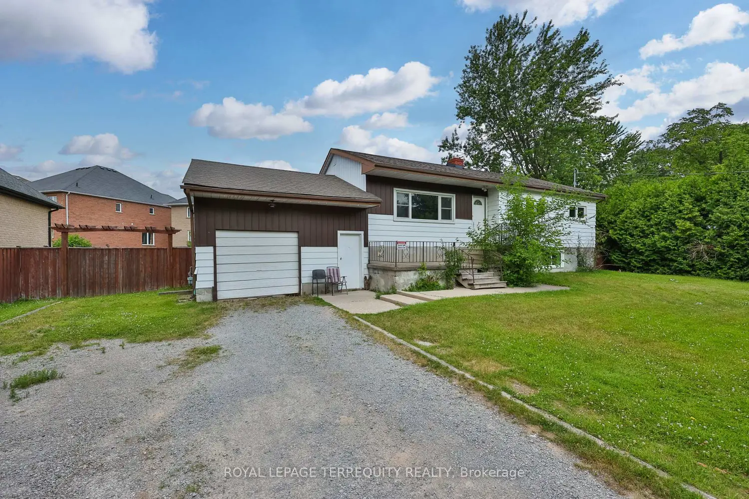 254 Lakeland Crescent