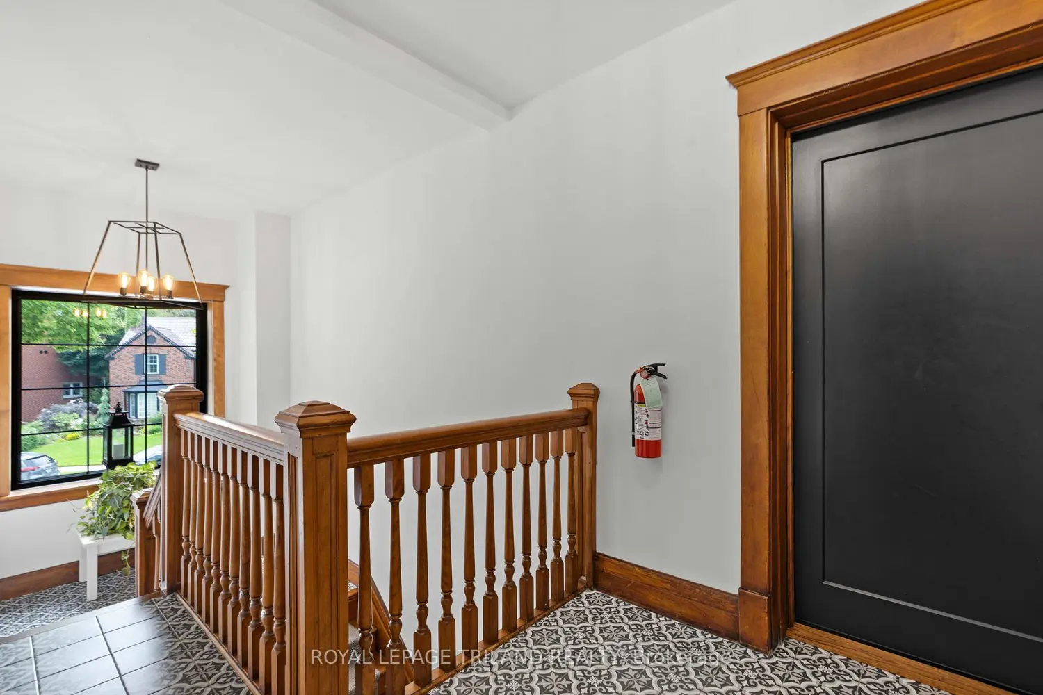 130 Windsor Crescent 3 photo 2