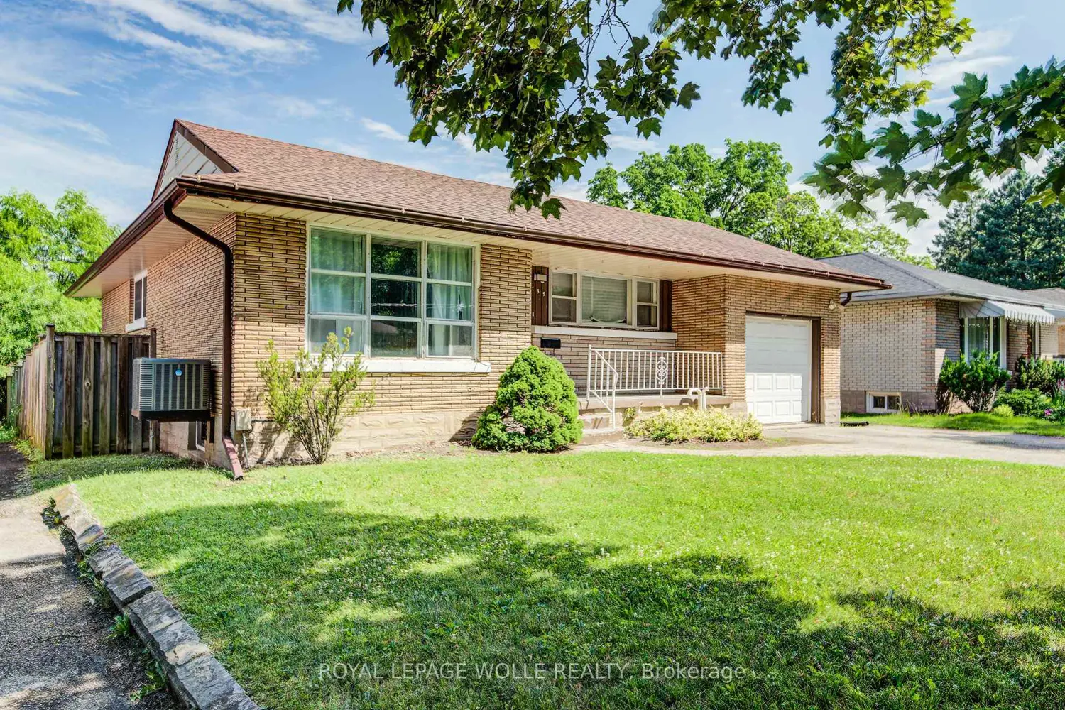 139 Elgin Crescent photo 3
