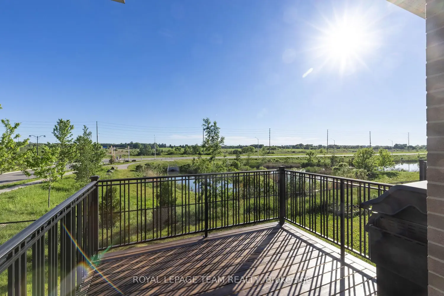 86 Escarpment Crescent photo 2