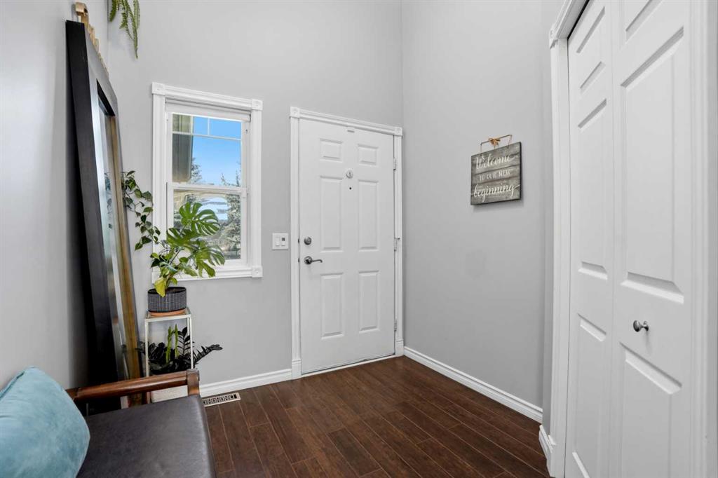 20 Somercrest Grove SW, Calgary, AB, T2Y 3M2 photo 2