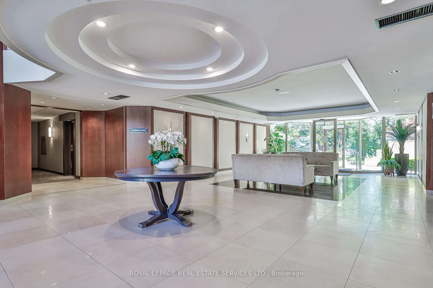 2267 Lakeshore Boulevard 1304 photo 2