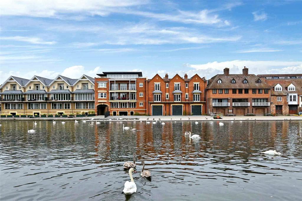 3 bed flat for saleBrocas Street, Eton, Windsor, Berkshire SL4