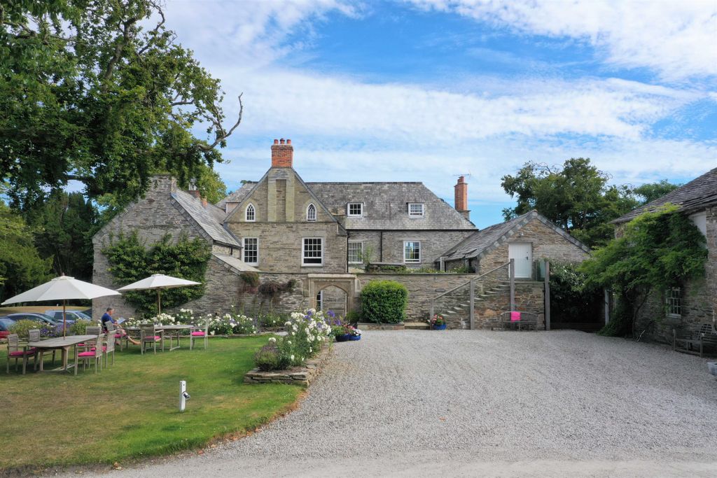 8 bed detached house for saleSt. Eval, Wadebridge PL27 photo 4