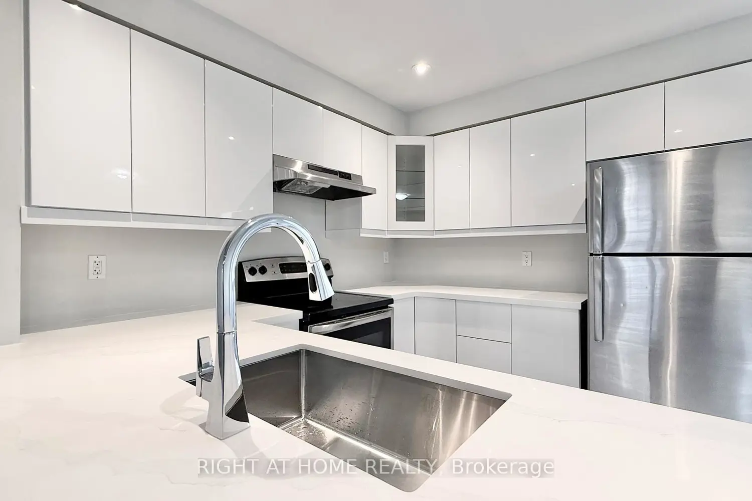 87 Mayland Trail photo 2
