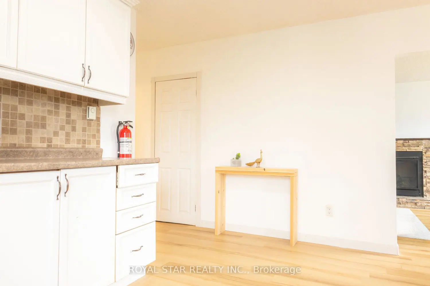 60 Charlotte Avenue photo 5