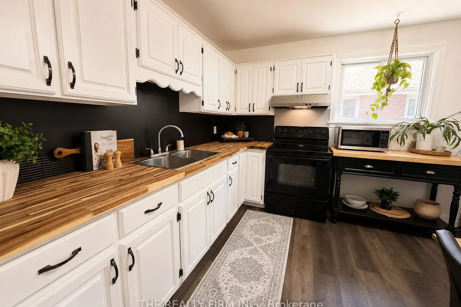 1626 Leonard Street photo 5