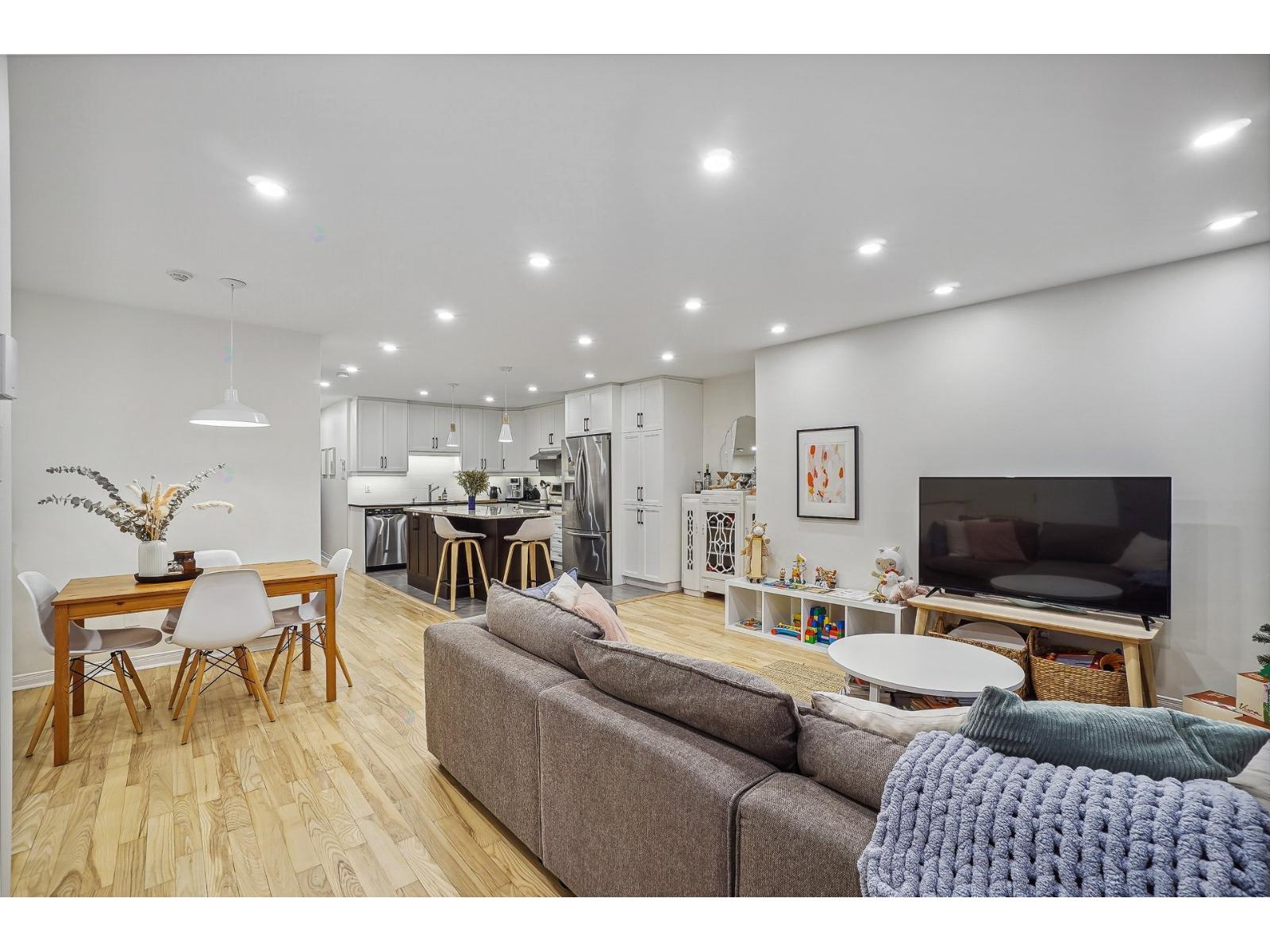 4338A Av. Pierre-De Coubertin