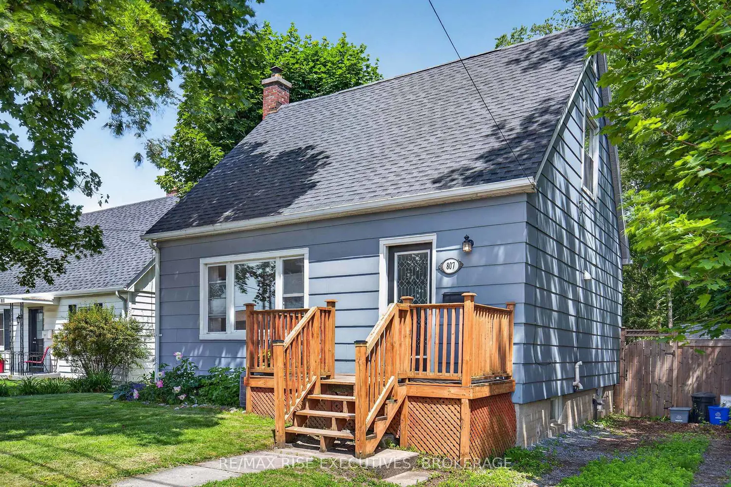 807 Brock Street photo 3