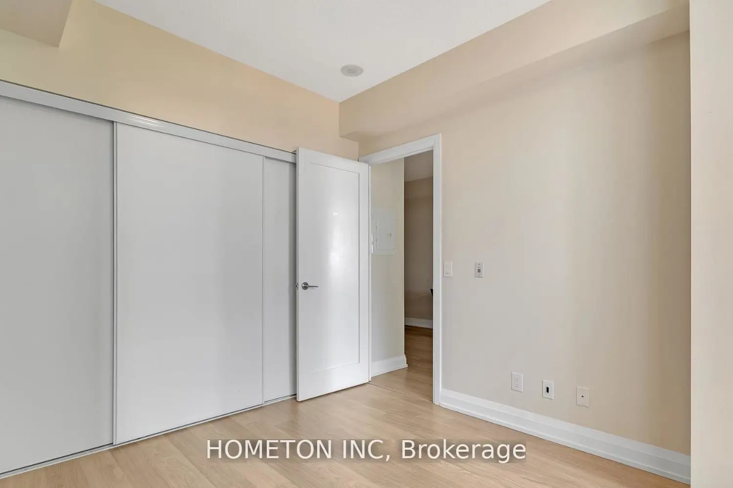 2 Anndale Drive 1501 photo 3