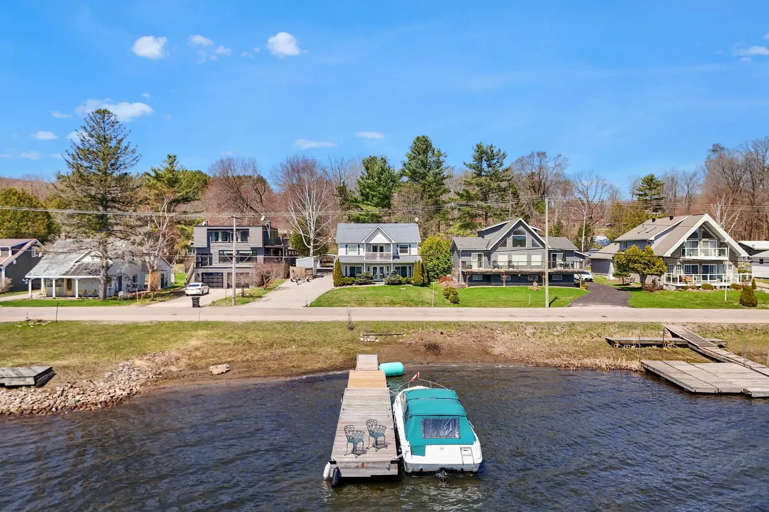 604 Champlain Road photo 3