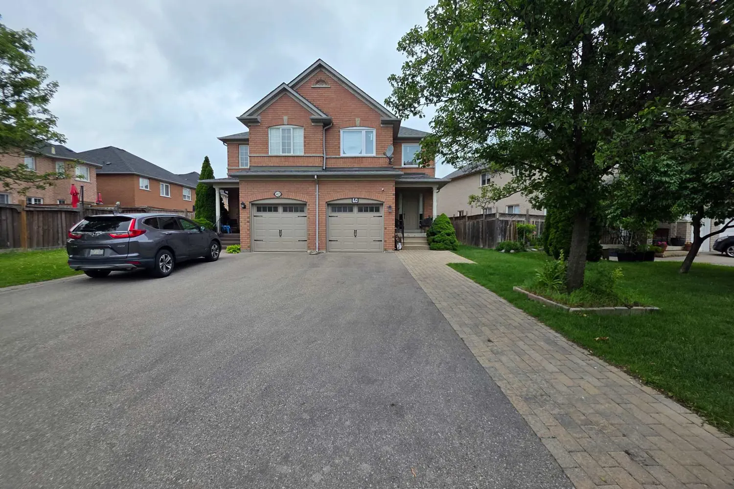 40 Echo Ridge Crescent photo 2