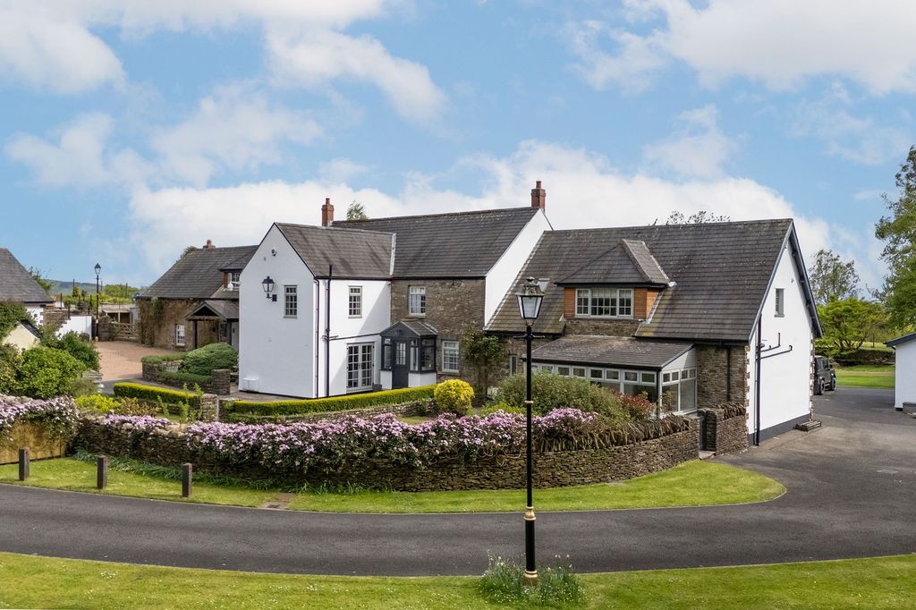 5 bed detached house for salePenycoedcae Road, Penycoedcae CF37