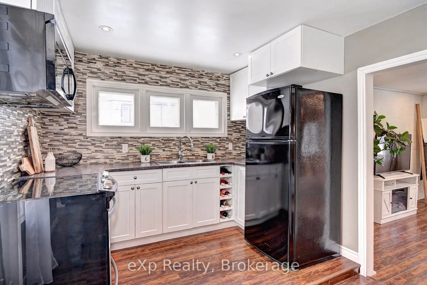 310 Barber Avenue photo 5
