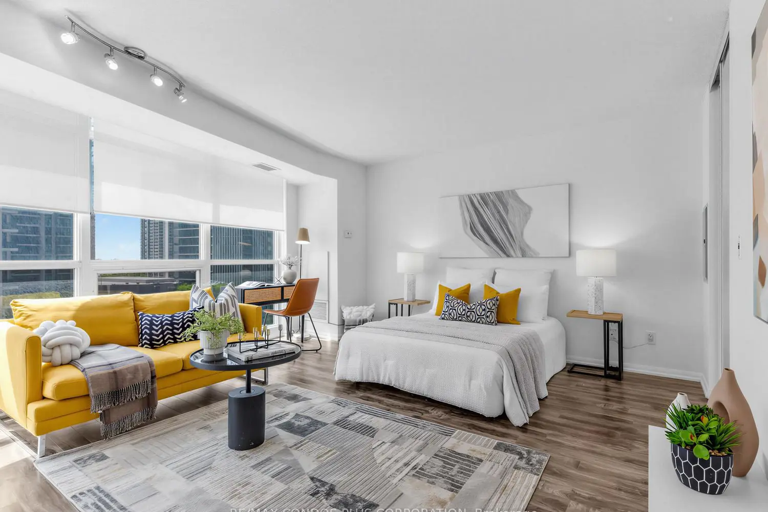 18 Yonge Street 1012 photo 2